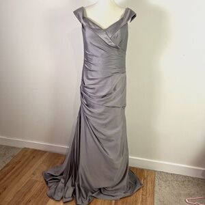 La Femme Women’s Silver Gray Formal Floor Length Gown Dress Size 8 Formal